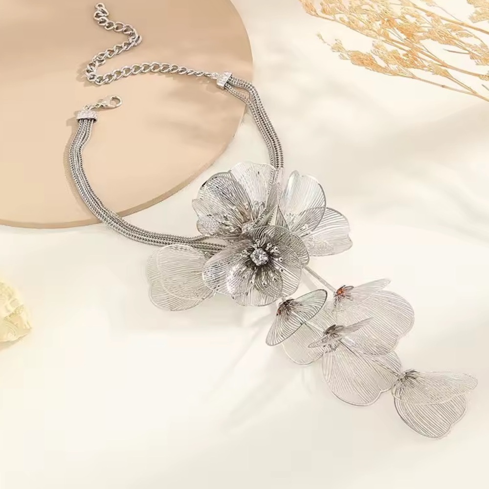 Kate Middleton Famous Cascading Silver Floral Necklace